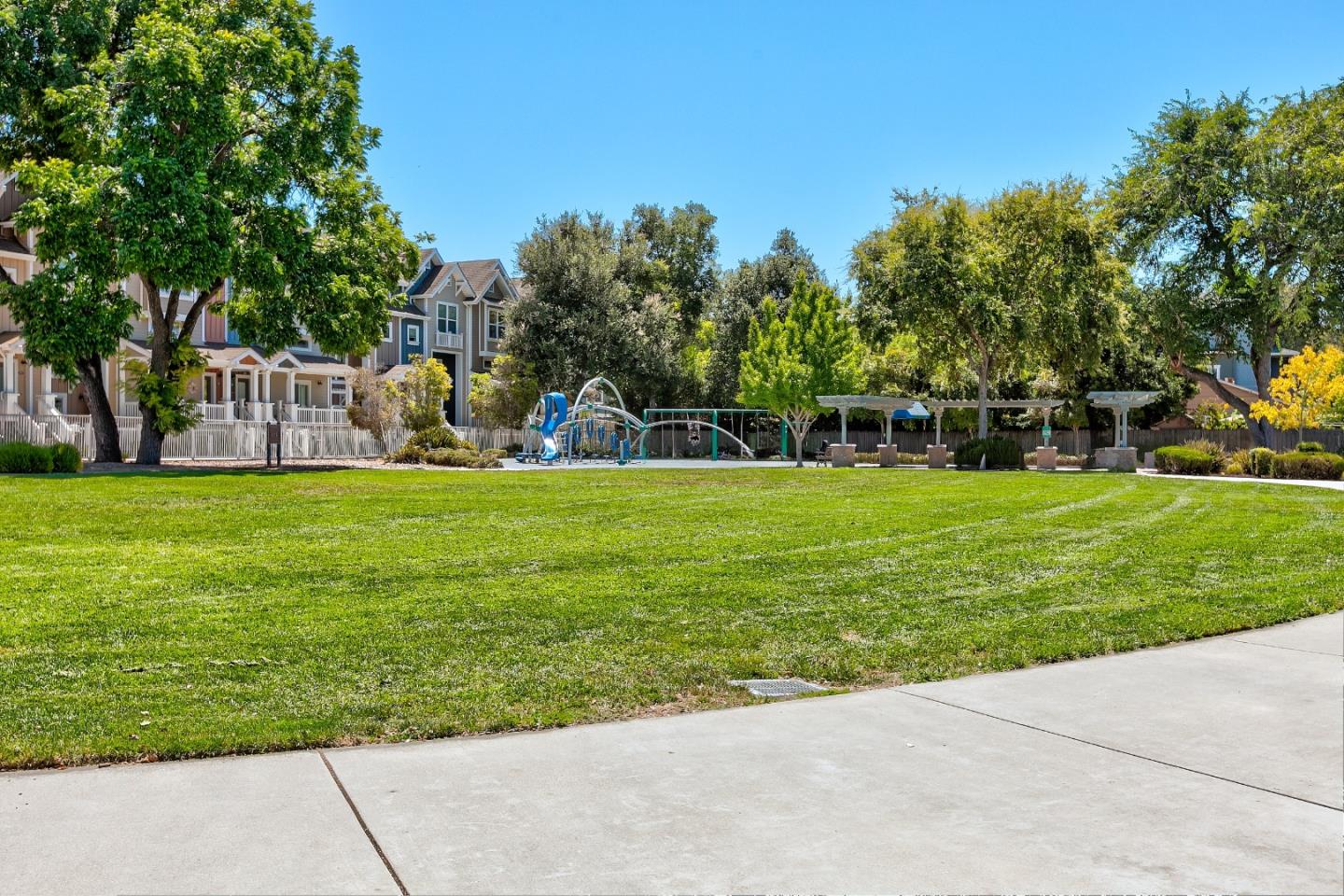Detail Gallery Image 38 of 40 For 1908 Newbury Dr, Mountain View,  CA 94043 - 4 Beds | 3/1 Baths