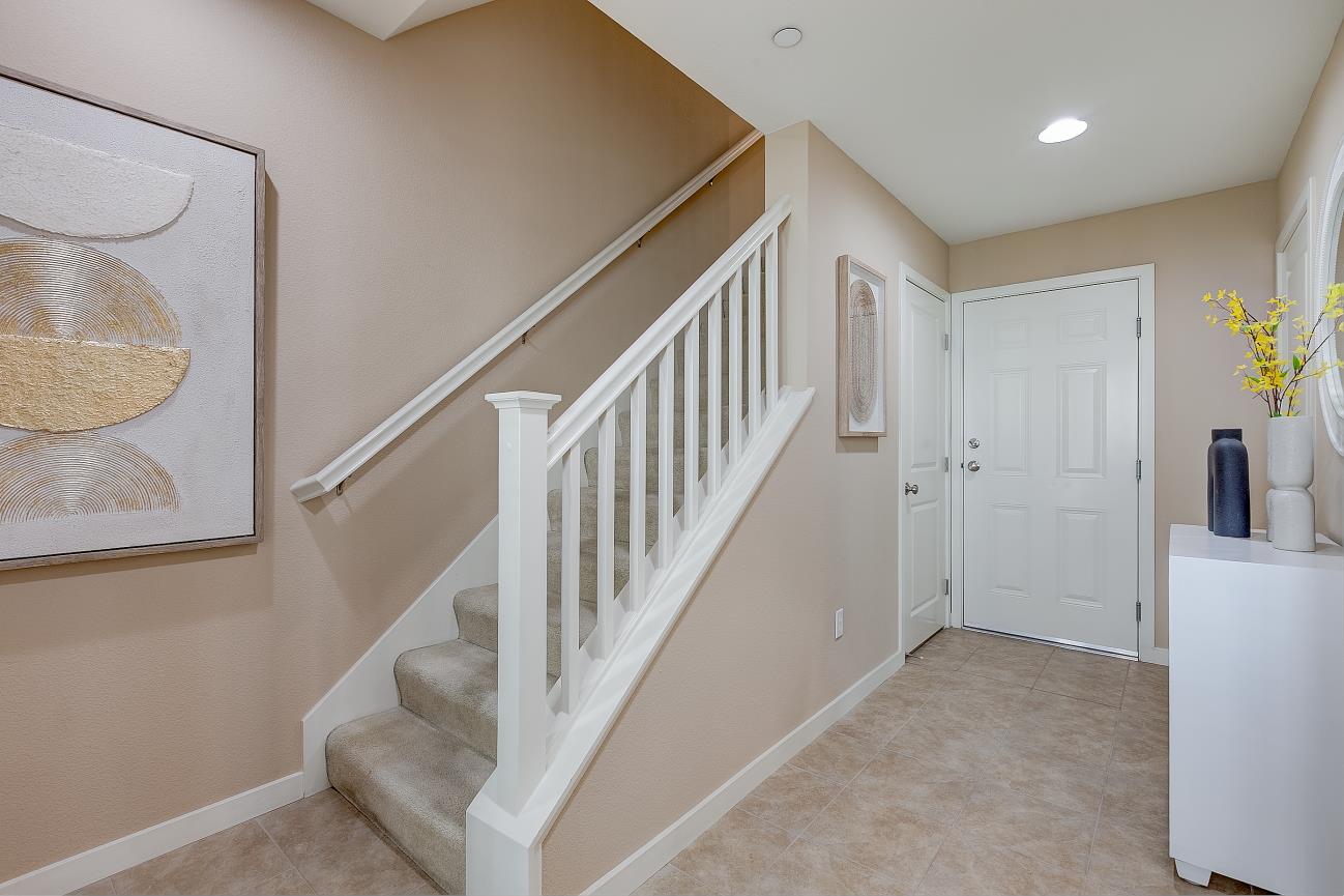 Detail Gallery Image 4 of 40 For 1908 Newbury Dr, Mountain View,  CA 94043 - 4 Beds | 3/1 Baths