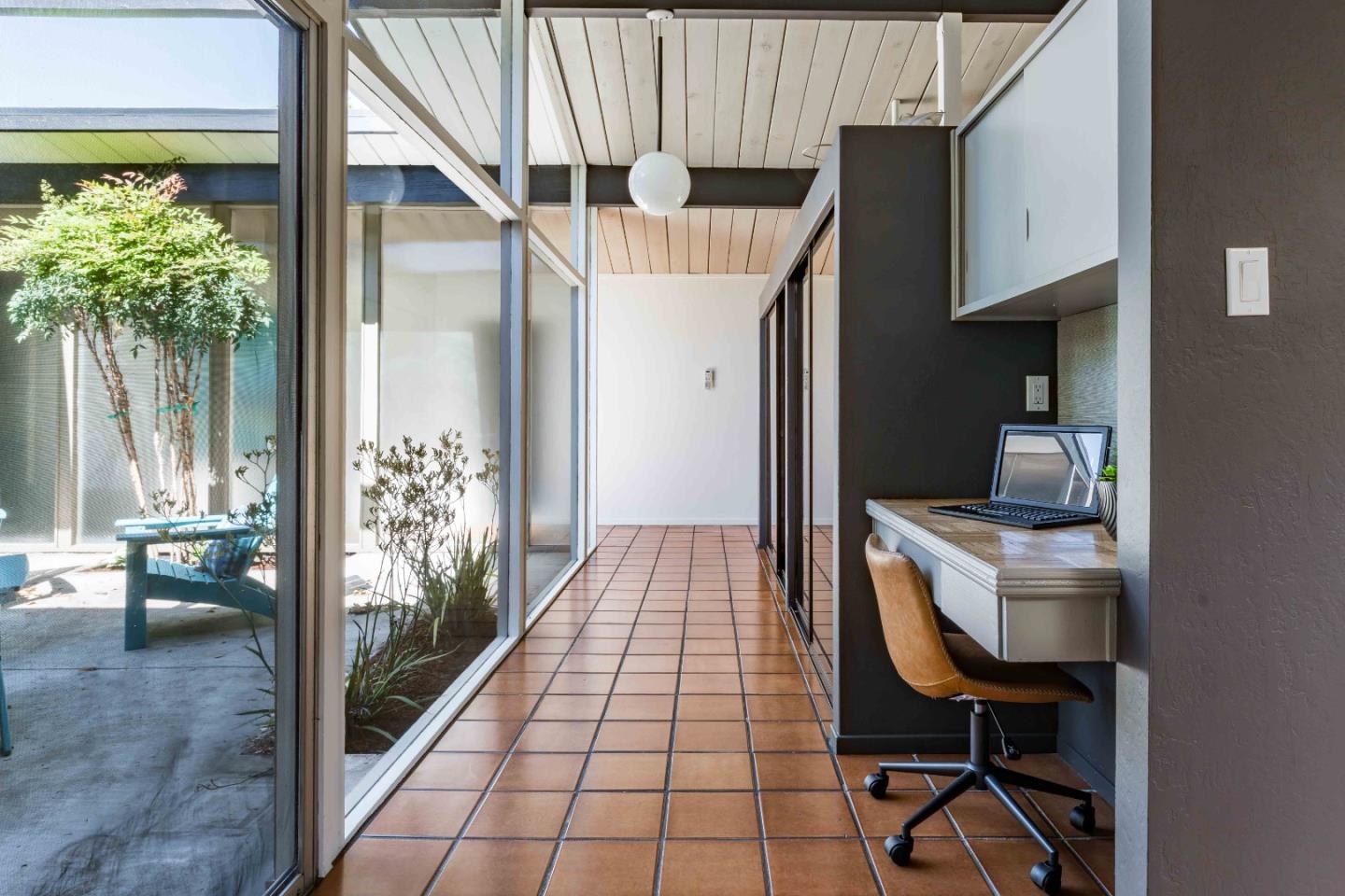 Detail Gallery Image 11 of 26 For 779 Holly Oak Dr, Palo Alto,  CA 94303 - 4 Beds | 2 Baths