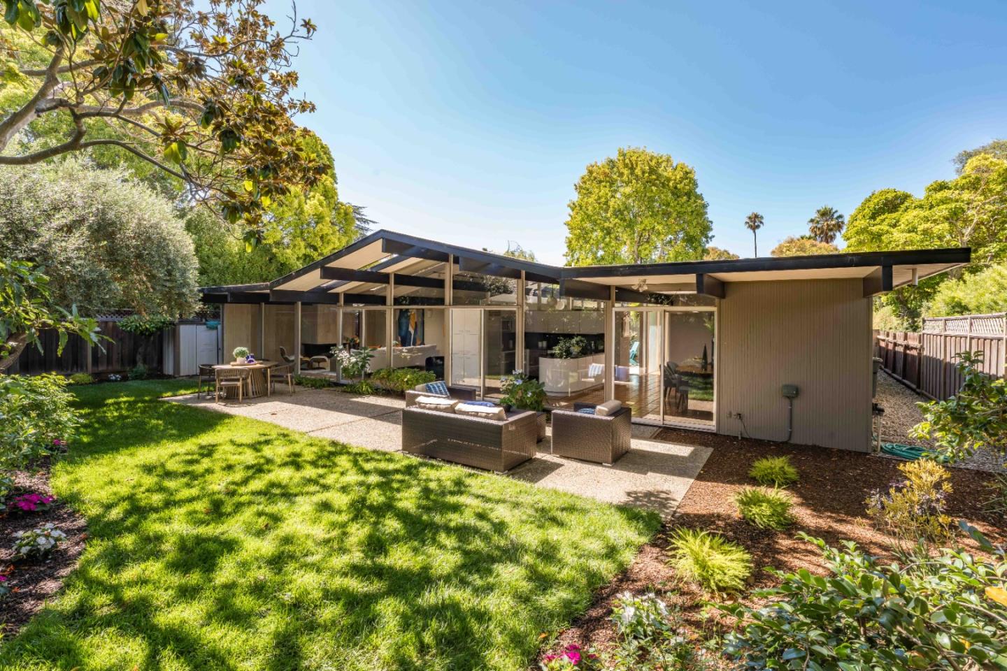 Detail Gallery Image 23 of 26 For 779 Holly Oak Dr, Palo Alto,  CA 94303 - 4 Beds | 2 Baths