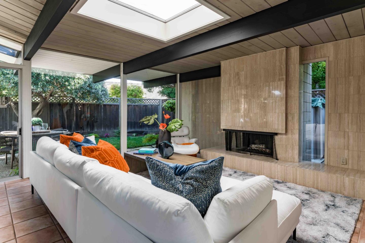 Detail Gallery Image 4 of 26 For 779 Holly Oak Dr, Palo Alto,  CA 94303 - 4 Beds | 2 Baths