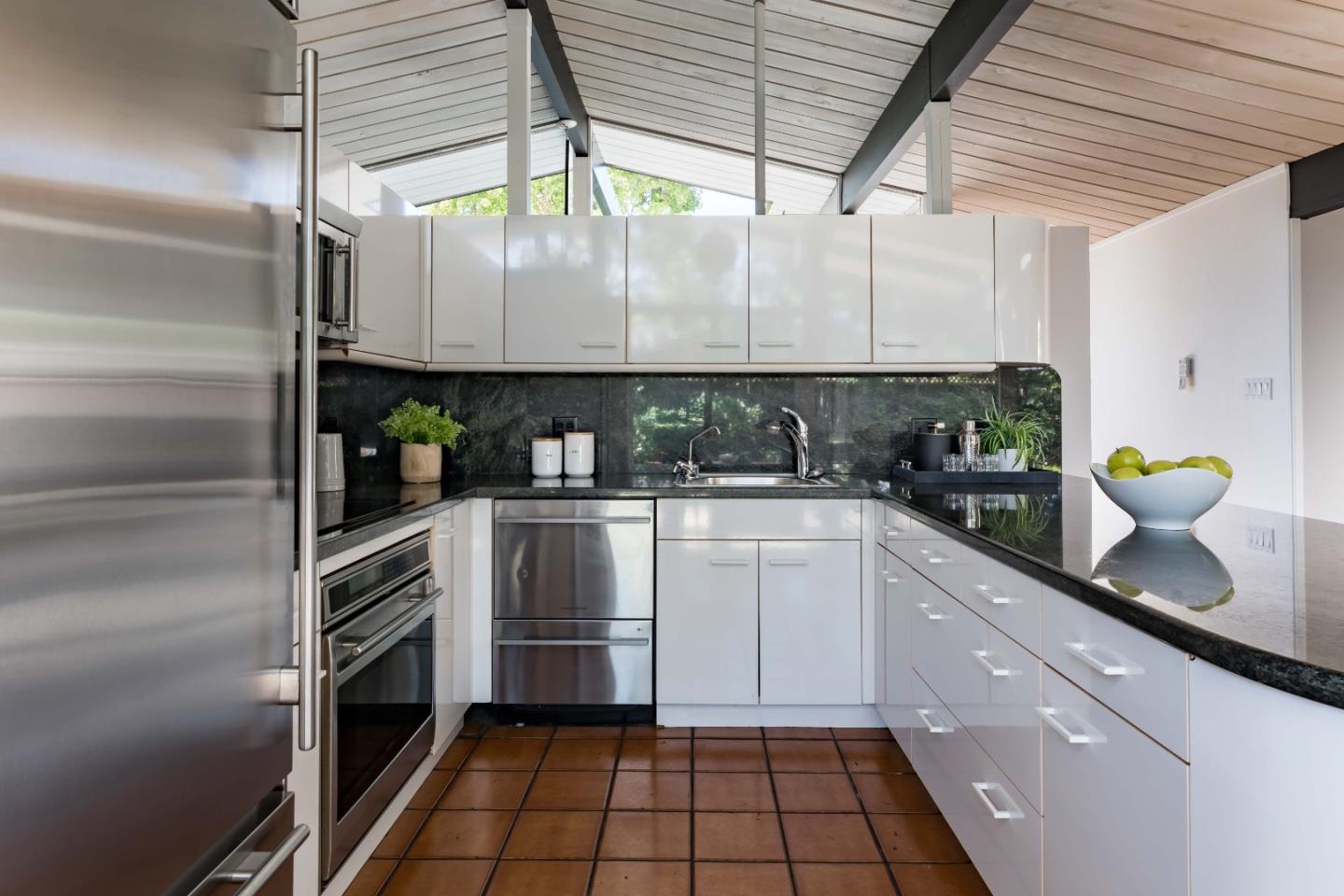 Detail Gallery Image 7 of 26 For 779 Holly Oak Dr, Palo Alto,  CA 94303 - 4 Beds | 2 Baths