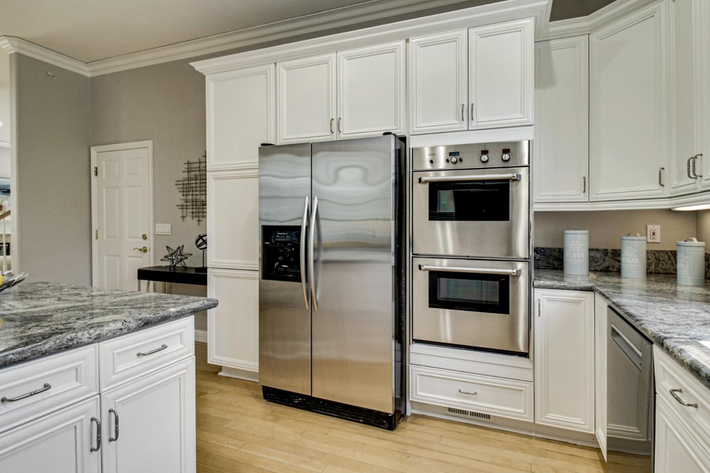Detail Gallery Image 11 of 28 For 147 Fremont Ave, Los Altos,  CA 94022 - 3 Beds | 2/1 Baths