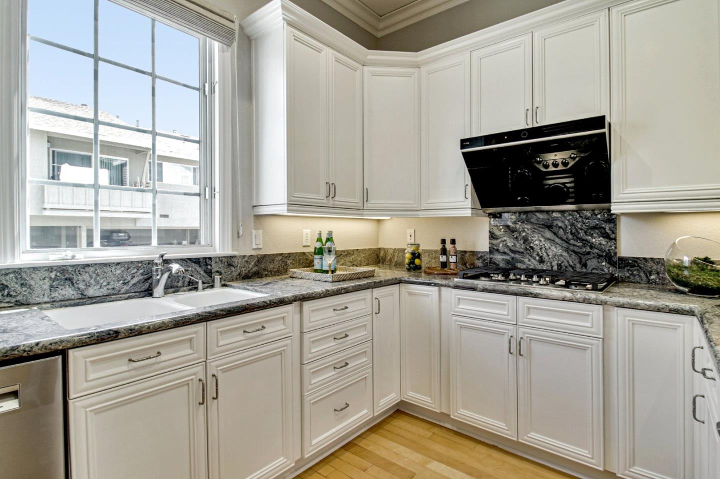 Detail Gallery Image 12 of 28 For 147 Fremont Ave, Los Altos,  CA 94022 - 3 Beds | 2/1 Baths