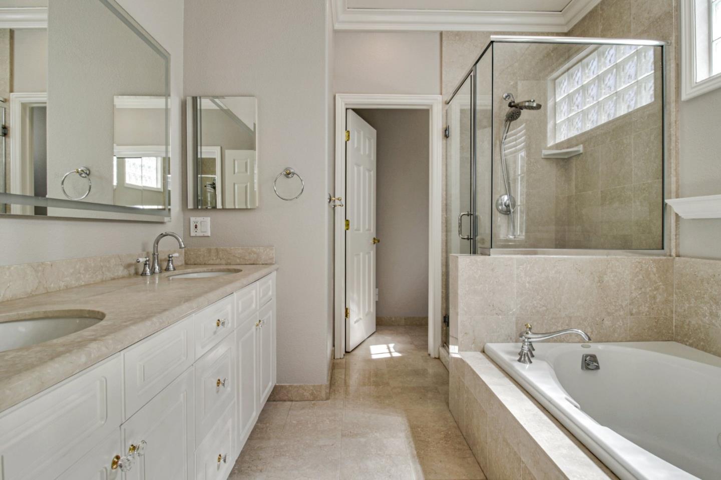 Detail Gallery Image 13 of 28 For 147 Fremont Ave, Los Altos,  CA 94022 - 3 Beds | 2/1 Baths