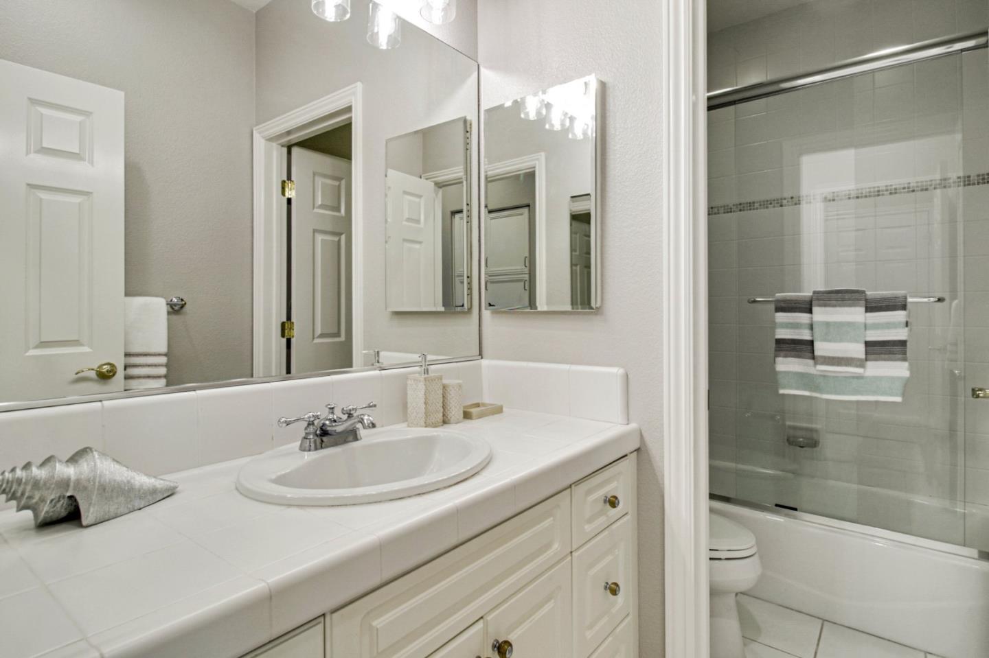 Detail Gallery Image 15 of 28 For 147 Fremont Ave, Los Altos,  CA 94022 - 3 Beds | 2/1 Baths