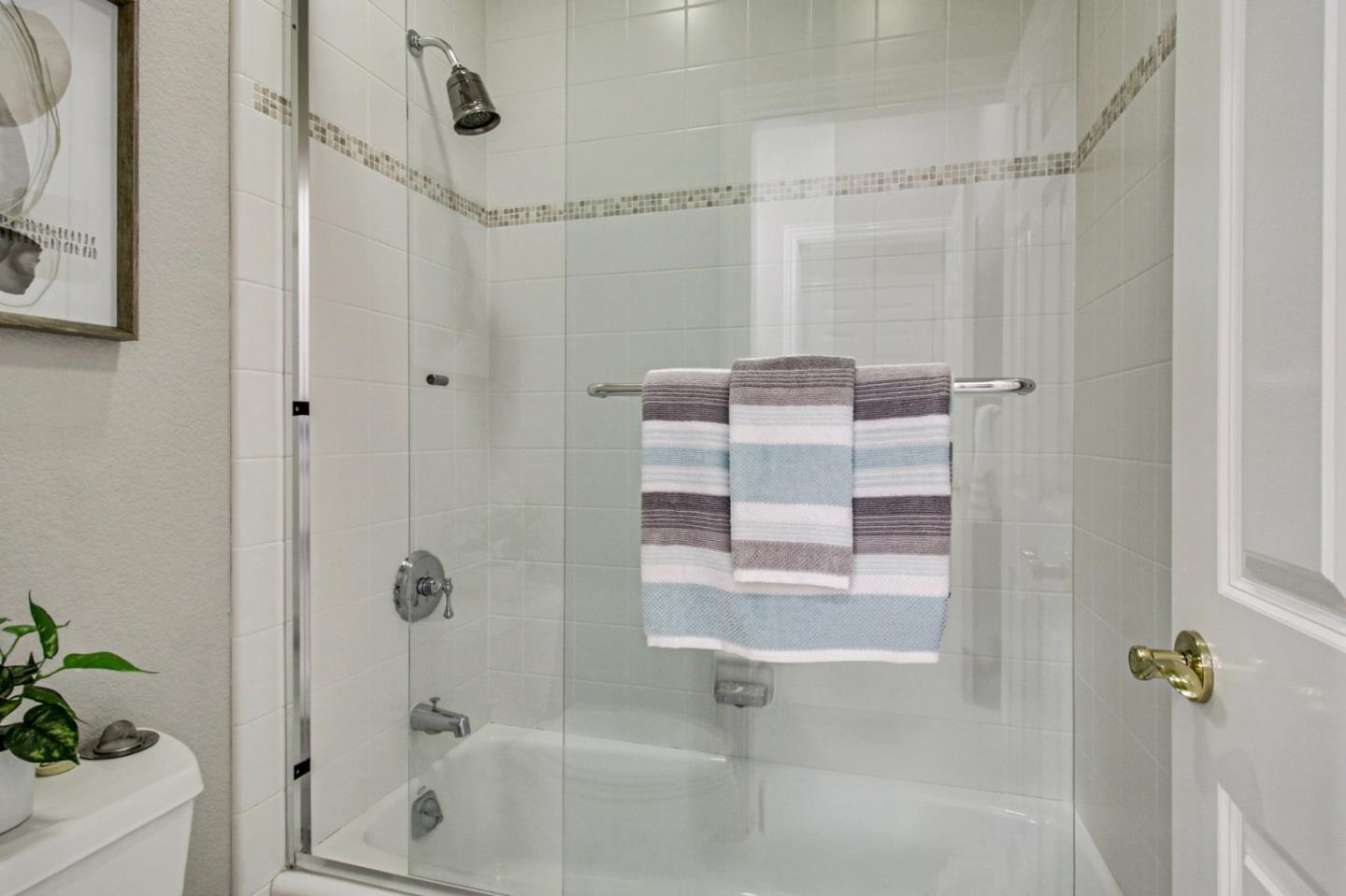 Detail Gallery Image 16 of 28 For 147 Fremont Ave, Los Altos,  CA 94022 - 3 Beds | 2/1 Baths