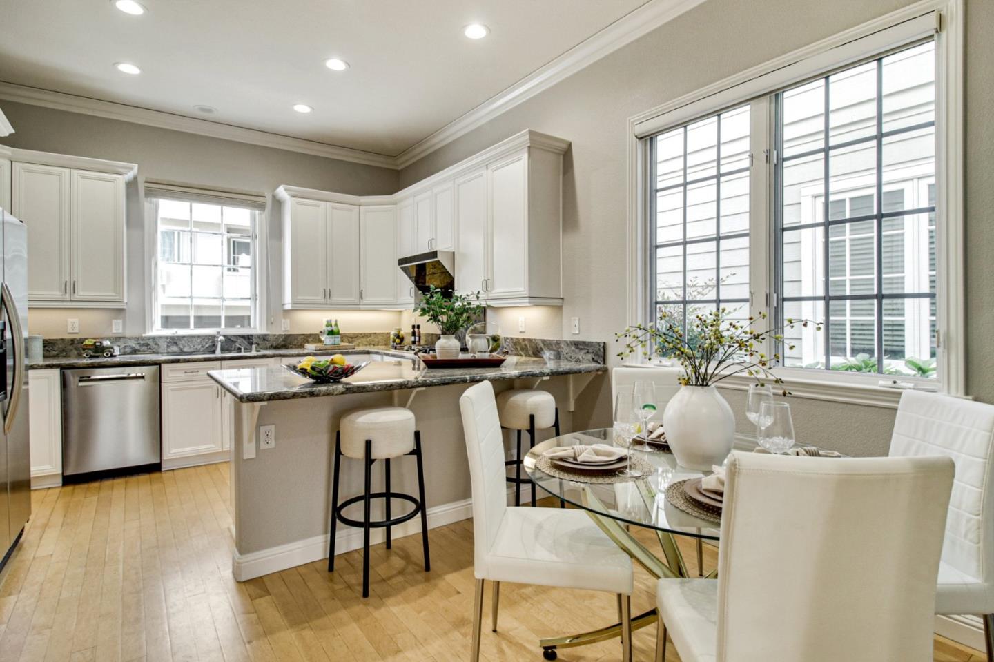 Detail Gallery Image 8 of 28 For 147 Fremont Ave, Los Altos,  CA 94022 - 3 Beds | 2/1 Baths