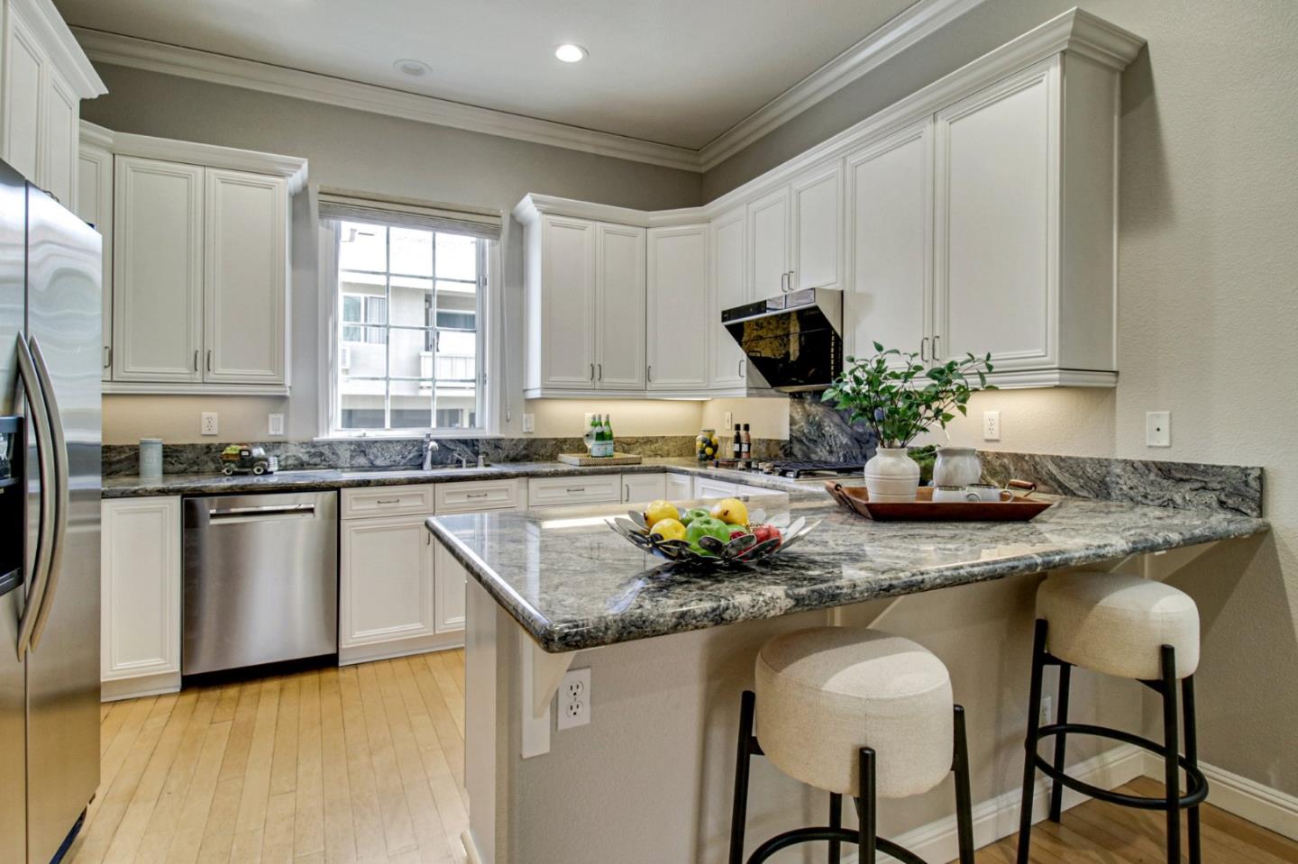 Detail Gallery Image 9 of 28 For 147 Fremont Ave, Los Altos,  CA 94022 - 3 Beds | 2/1 Baths