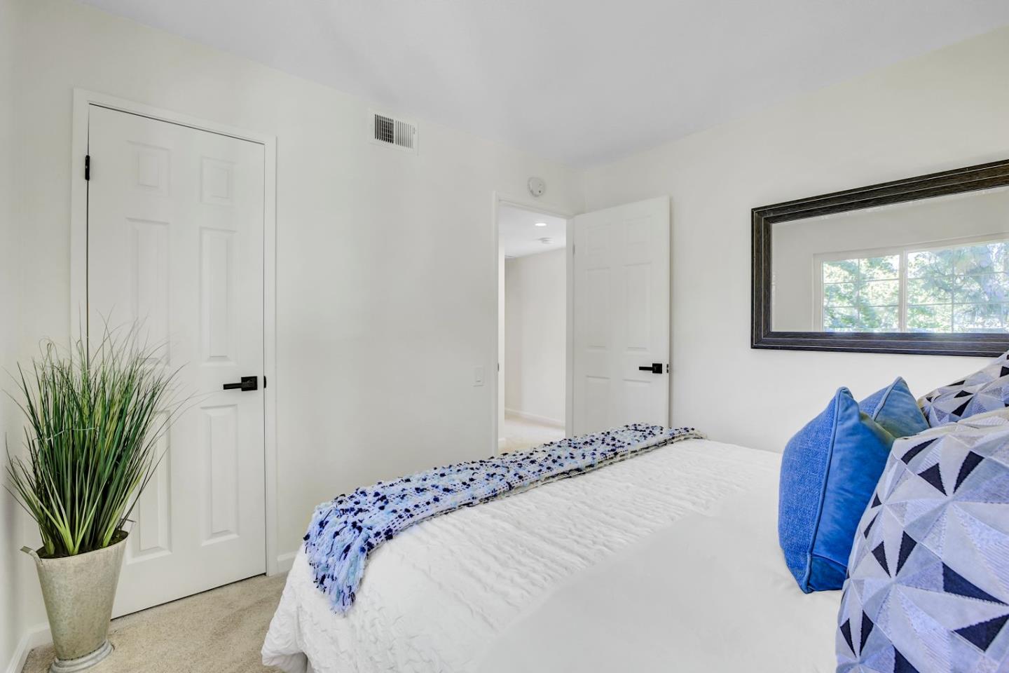 Detail Gallery Image 15 of 37 For 442 Costa Mesa Ter #D,  Sunnyvale,  CA 94085 - 3 Beds | 2 Baths