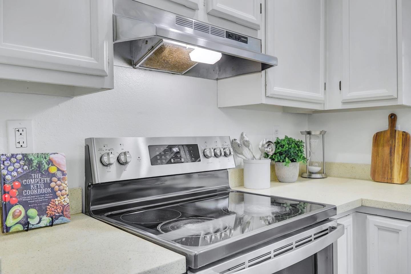 Detail Gallery Image 9 of 37 For 442 Costa Mesa Ter #D,  Sunnyvale,  CA 94085 - 3 Beds | 2 Baths