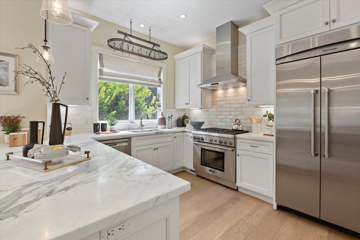 Detail Gallery Image 11 of 49 For 900 Roble Ave, Menlo Park,  CA 94025 - 3 Beds | 2/1 Baths