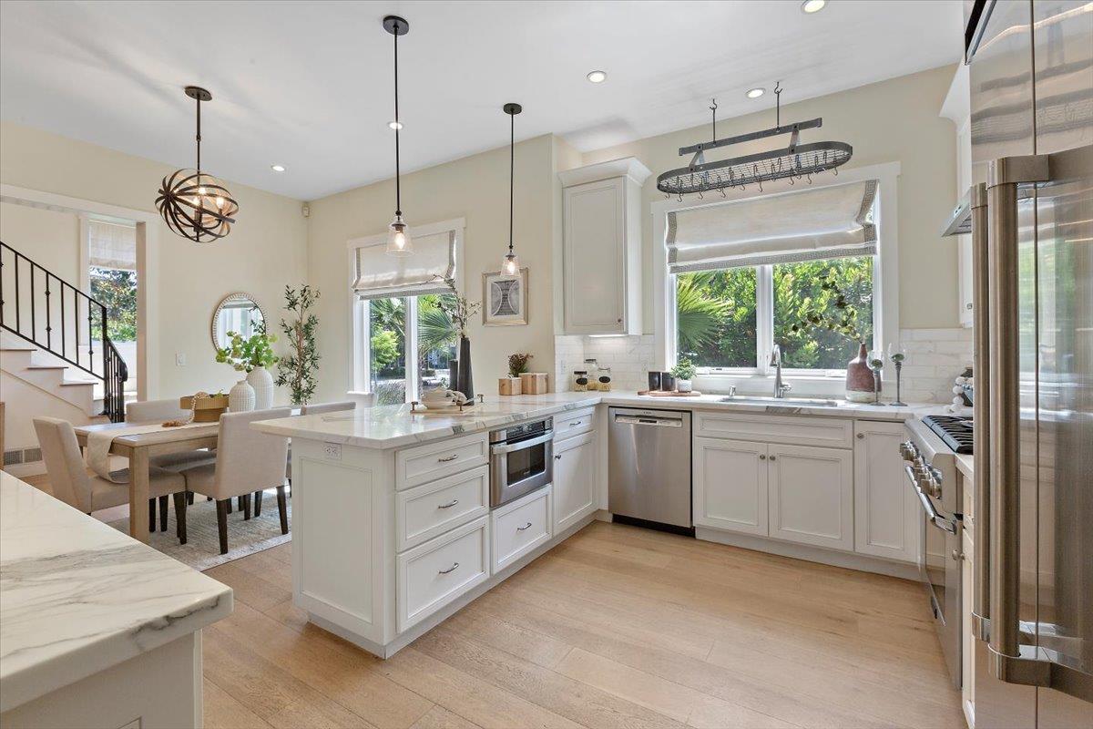 Detail Gallery Image 12 of 49 For 900 Roble Ave, Menlo Park,  CA 94025 - 3 Beds | 2/1 Baths