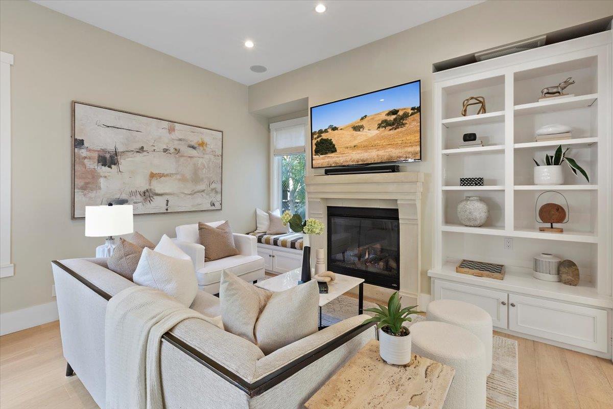 Detail Gallery Image 18 of 49 For 900 Roble Ave, Menlo Park,  CA 94025 - 3 Beds | 2/1 Baths