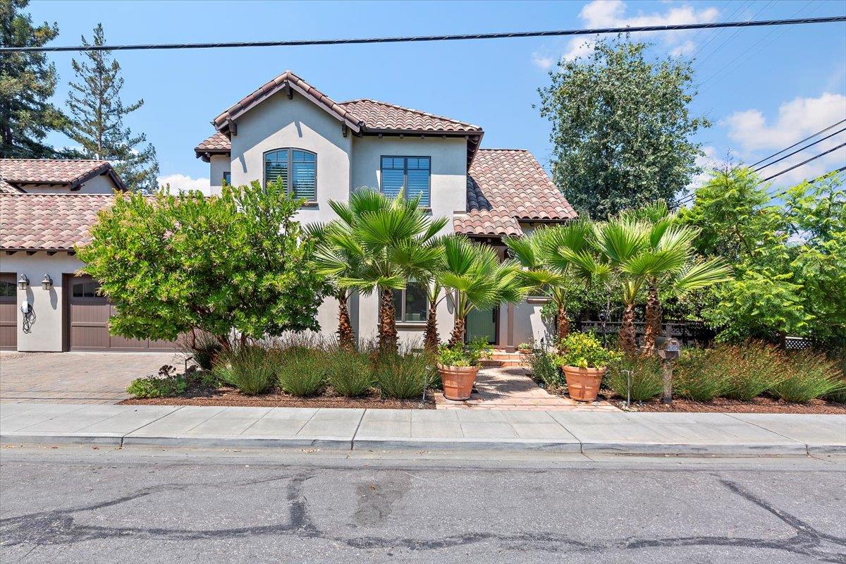 Detail Gallery Image 2 of 49 For 900 Roble Ave, Menlo Park,  CA 94025 - 3 Beds | 2/1 Baths