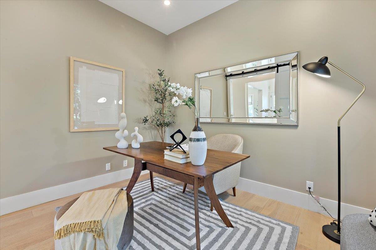 Detail Gallery Image 22 of 49 For 900 Roble Ave, Menlo Park,  CA 94025 - 3 Beds | 2/1 Baths