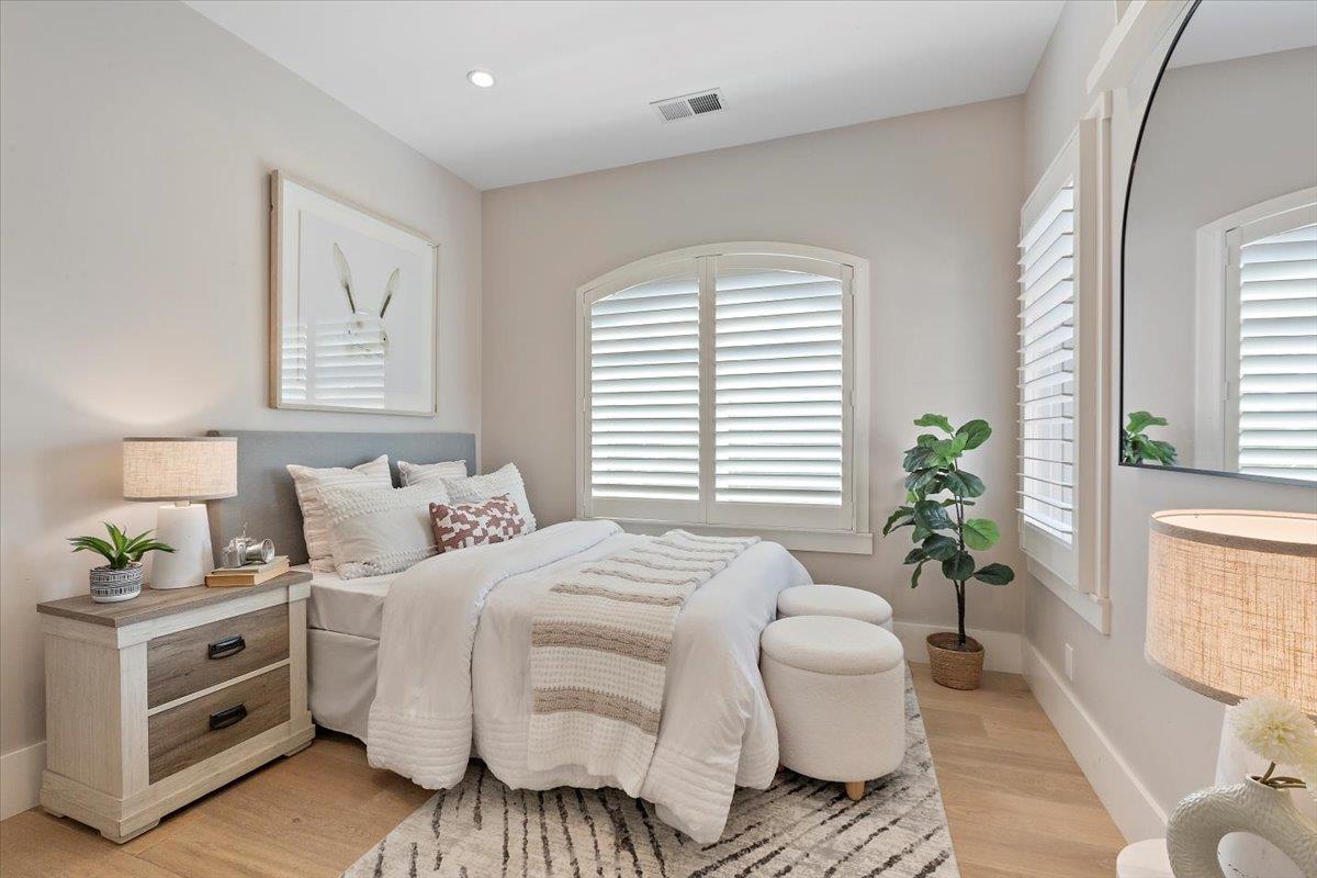 Detail Gallery Image 24 of 49 For 900 Roble Ave, Menlo Park,  CA 94025 - 3 Beds | 2/1 Baths
