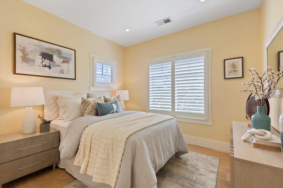 Detail Gallery Image 26 of 49 For 900 Roble Ave, Menlo Park,  CA 94025 - 3 Beds | 2/1 Baths
