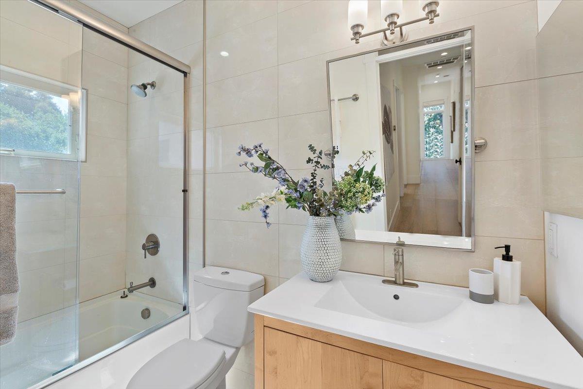Detail Gallery Image 28 of 49 For 900 Roble Ave, Menlo Park,  CA 94025 - 3 Beds | 2/1 Baths