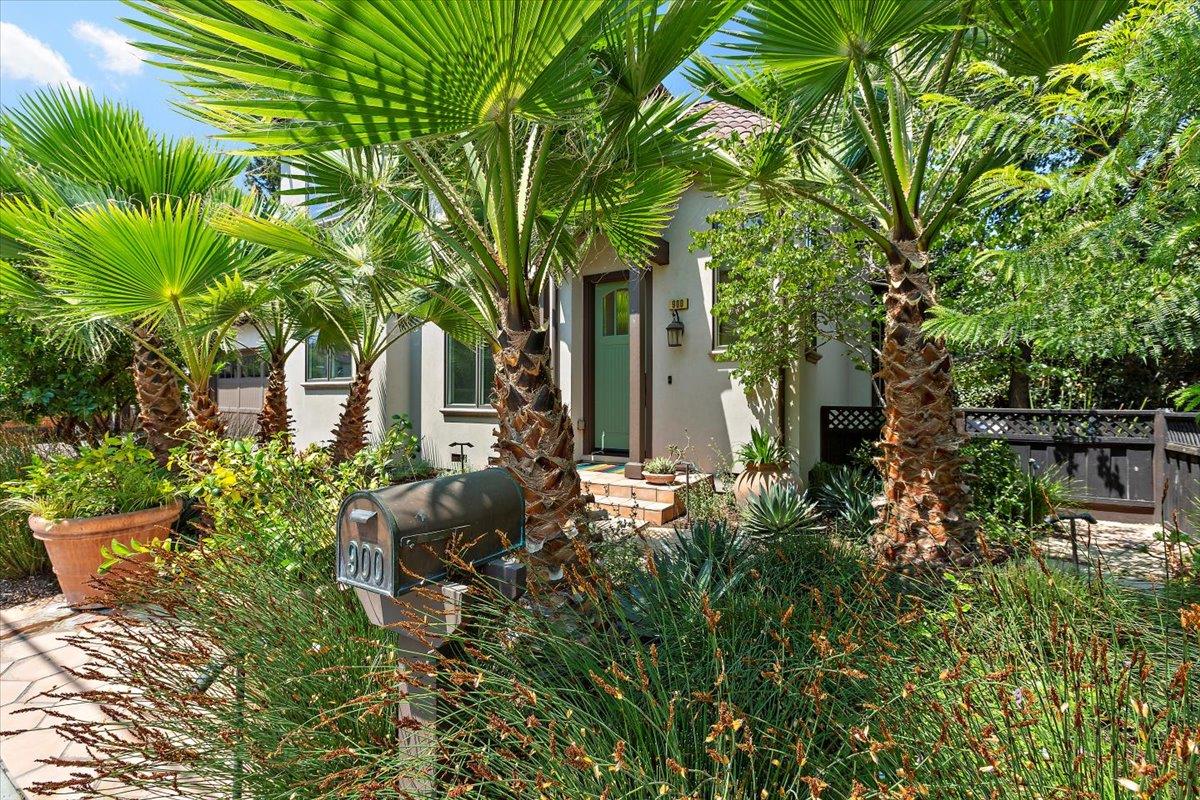 Detail Gallery Image 3 of 49 For 900 Roble Ave, Menlo Park,  CA 94025 - 3 Beds | 2/1 Baths