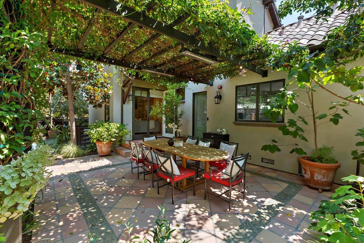 Detail Gallery Image 37 of 49 For 900 Roble Ave, Menlo Park,  CA 94025 - 3 Beds | 2/1 Baths