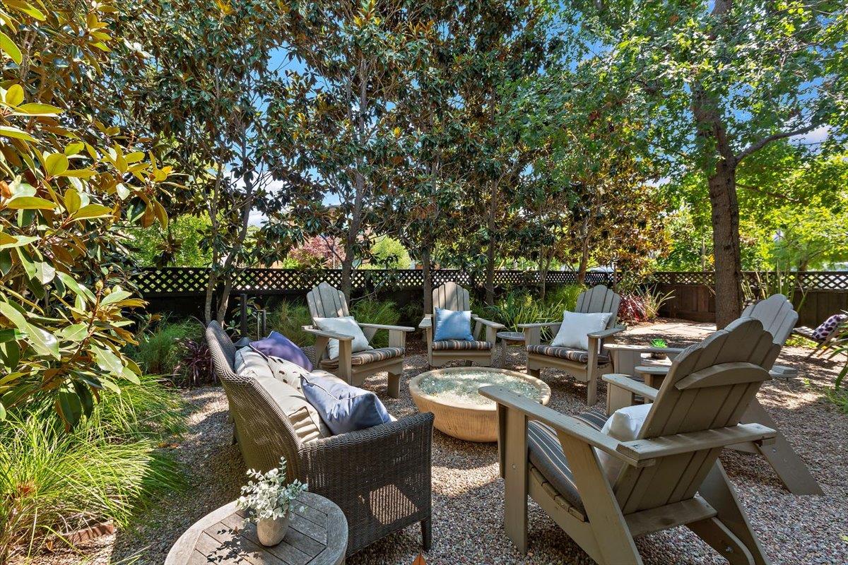 Detail Gallery Image 40 of 49 For 900 Roble Ave, Menlo Park,  CA 94025 - 3 Beds | 2/1 Baths