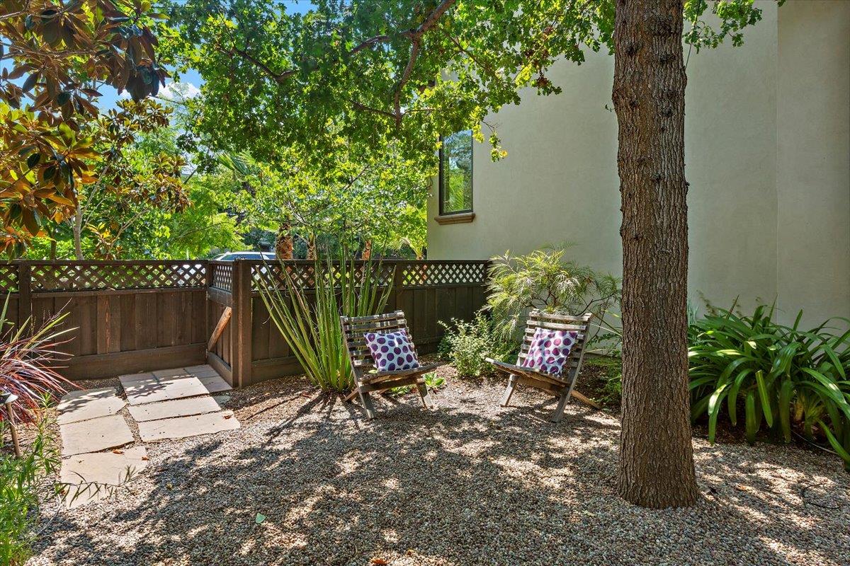 Detail Gallery Image 42 of 49 For 900 Roble Ave, Menlo Park,  CA 94025 - 3 Beds | 2/1 Baths