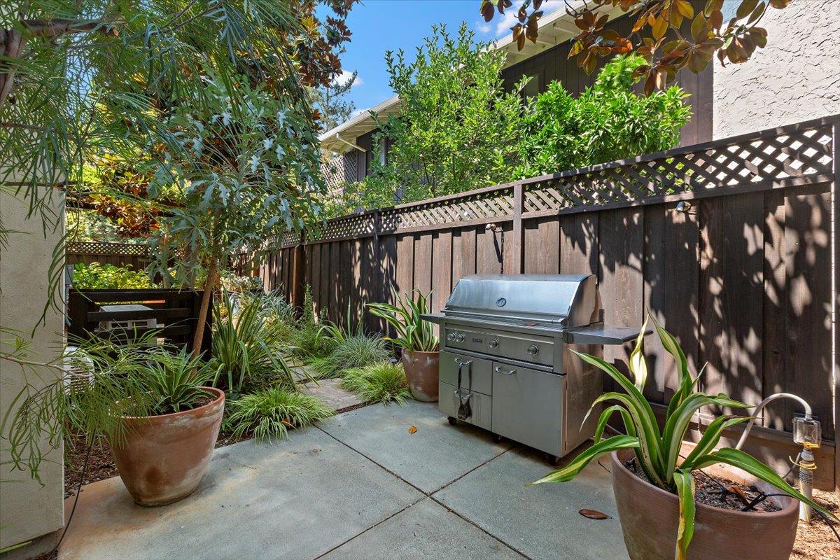 Detail Gallery Image 44 of 49 For 900 Roble Ave, Menlo Park,  CA 94025 - 3 Beds | 2/1 Baths
