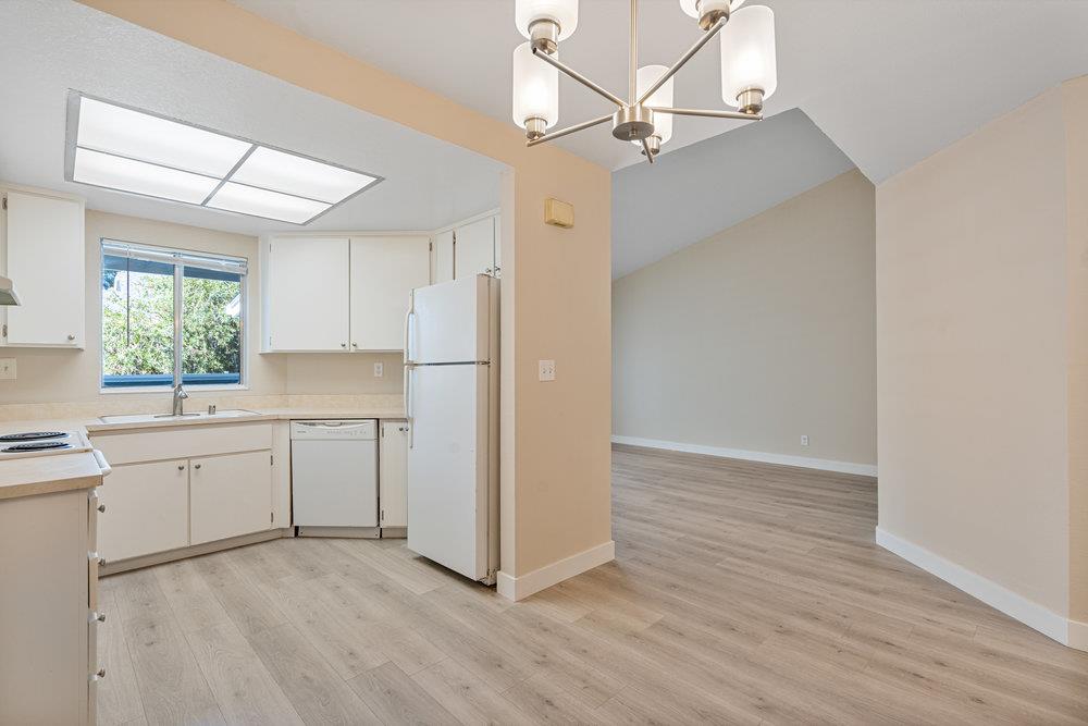 Detail Gallery Image 12 of 25 For 331 Shadow Run Dr, San Jose,  CA 95110 - 2 Beds | 2 Baths