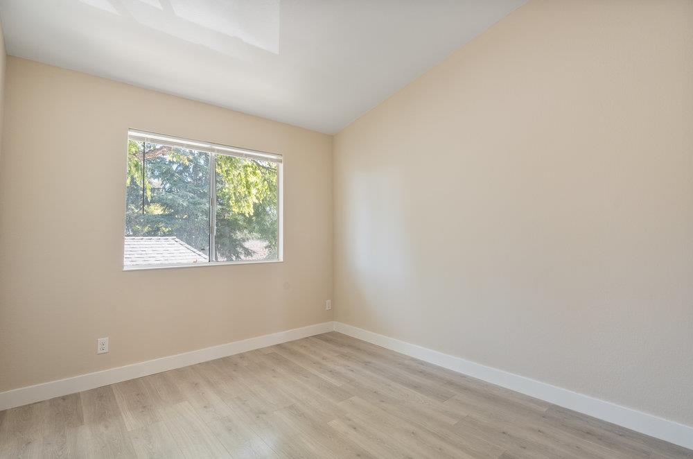 Detail Gallery Image 17 of 25 For 331 Shadow Run Dr, San Jose,  CA 95110 - 2 Beds | 2 Baths