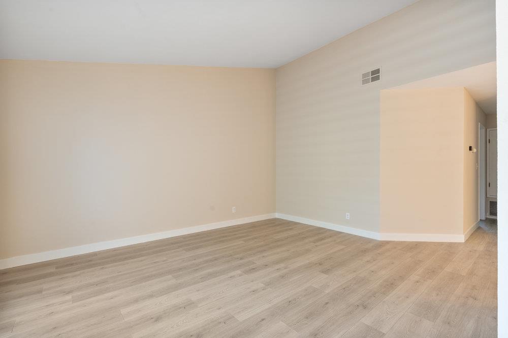 Detail Gallery Image 5 of 25 For 331 Shadow Run Dr, San Jose,  CA 95110 - 2 Beds | 2 Baths