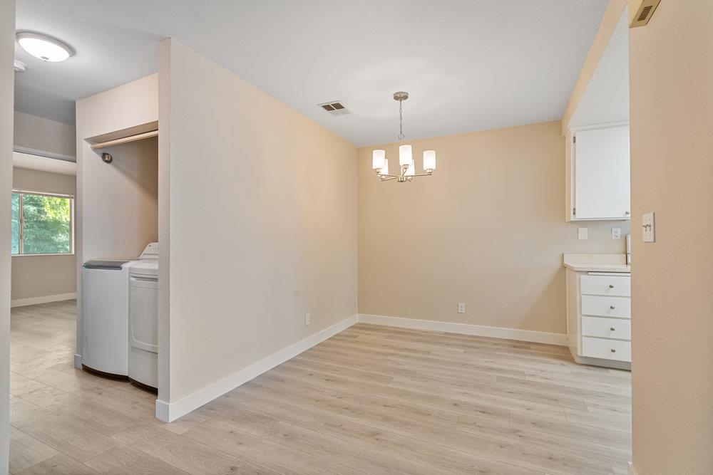 Detail Gallery Image 7 of 25 For 331 Shadow Run Dr, San Jose,  CA 95110 - 2 Beds | 2 Baths