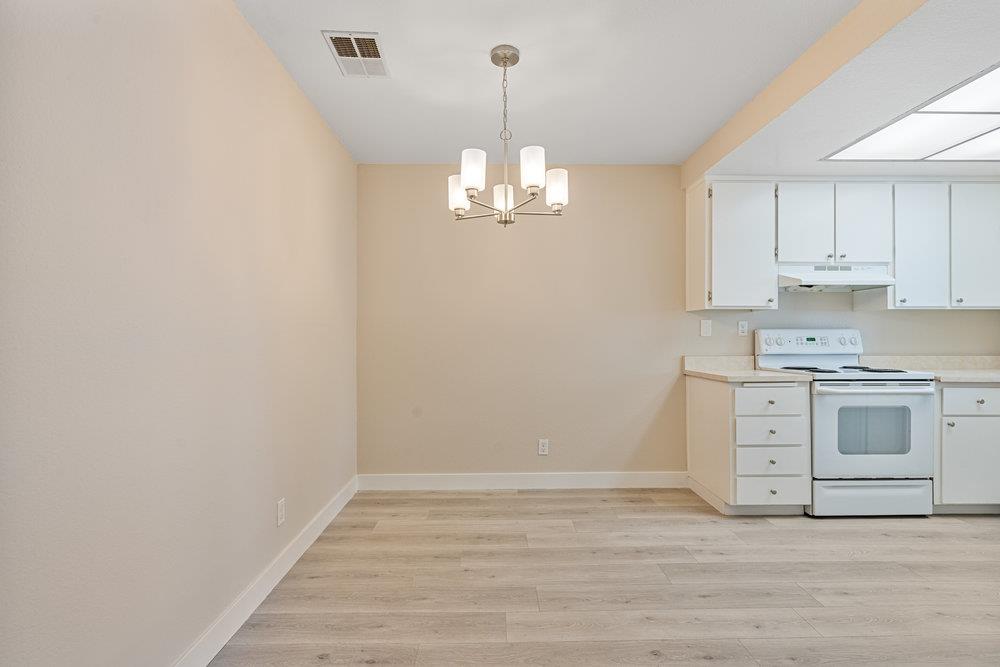Detail Gallery Image 8 of 25 For 331 Shadow Run Dr, San Jose,  CA 95110 - 2 Beds | 2 Baths
