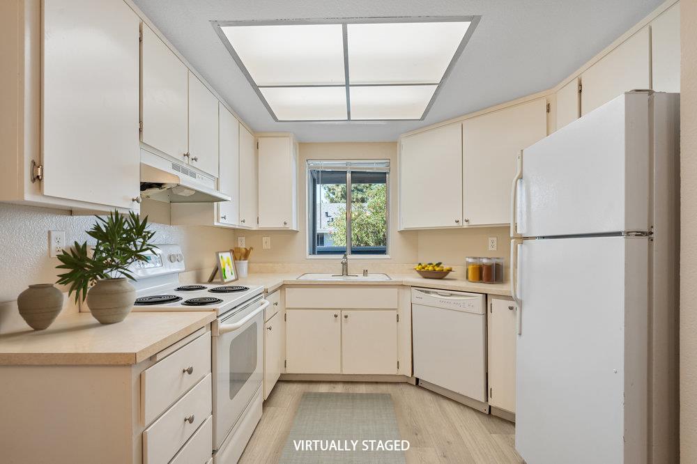 Detail Gallery Image 9 of 25 For 331 Shadow Run Dr, San Jose,  CA 95110 - 2 Beds | 2 Baths