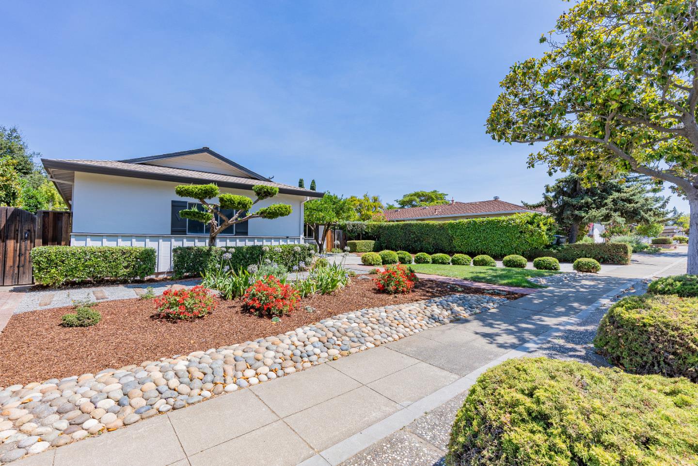 Detail Gallery Image 3 of 42 For 1514 Samedra St, Sunnyvale,  CA 94087 - 4 Beds | 2 Baths