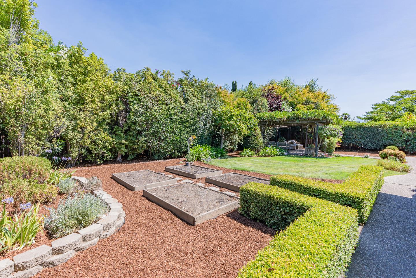 Detail Gallery Image 34 of 42 For 1514 Samedra St, Sunnyvale,  CA 94087 - 4 Beds | 2 Baths