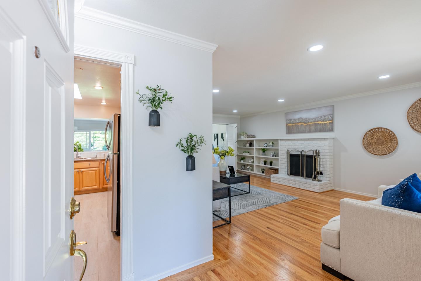 Detail Gallery Image 5 of 42 For 1514 Samedra St, Sunnyvale,  CA 94087 - 4 Beds | 2 Baths