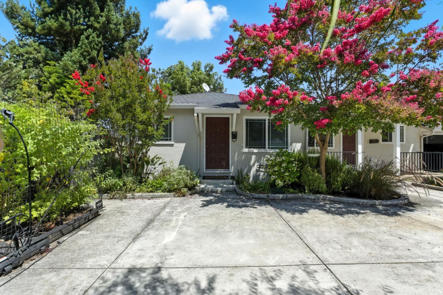 Detail Gallery Image 10 of 36 For 700 Mariposa Ave, Mountain View,  CA 94041 - – Beds | – Baths