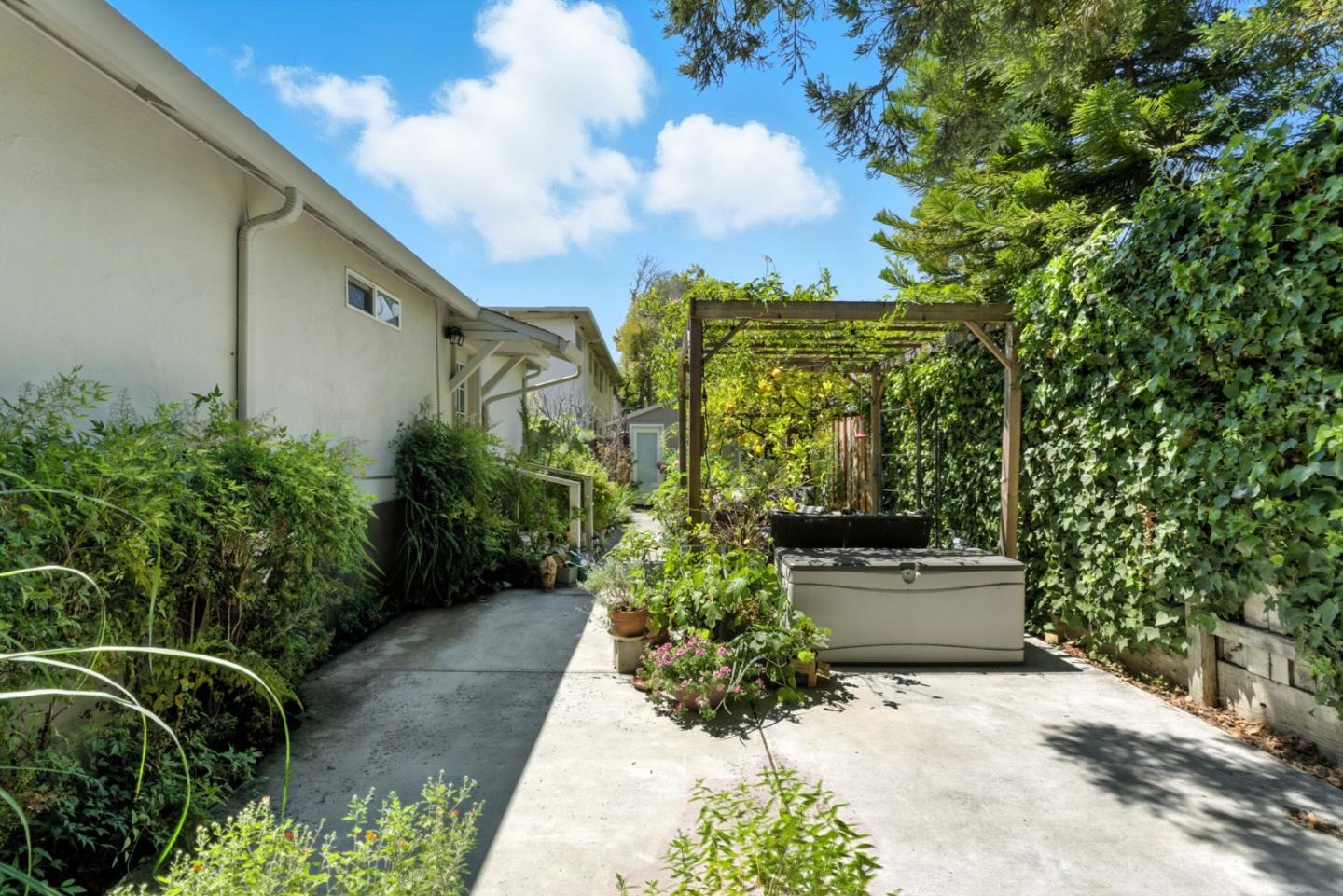 Detail Gallery Image 27 of 36 For 700 Mariposa Ave, Mountain View,  CA 94041 - – Beds | – Baths