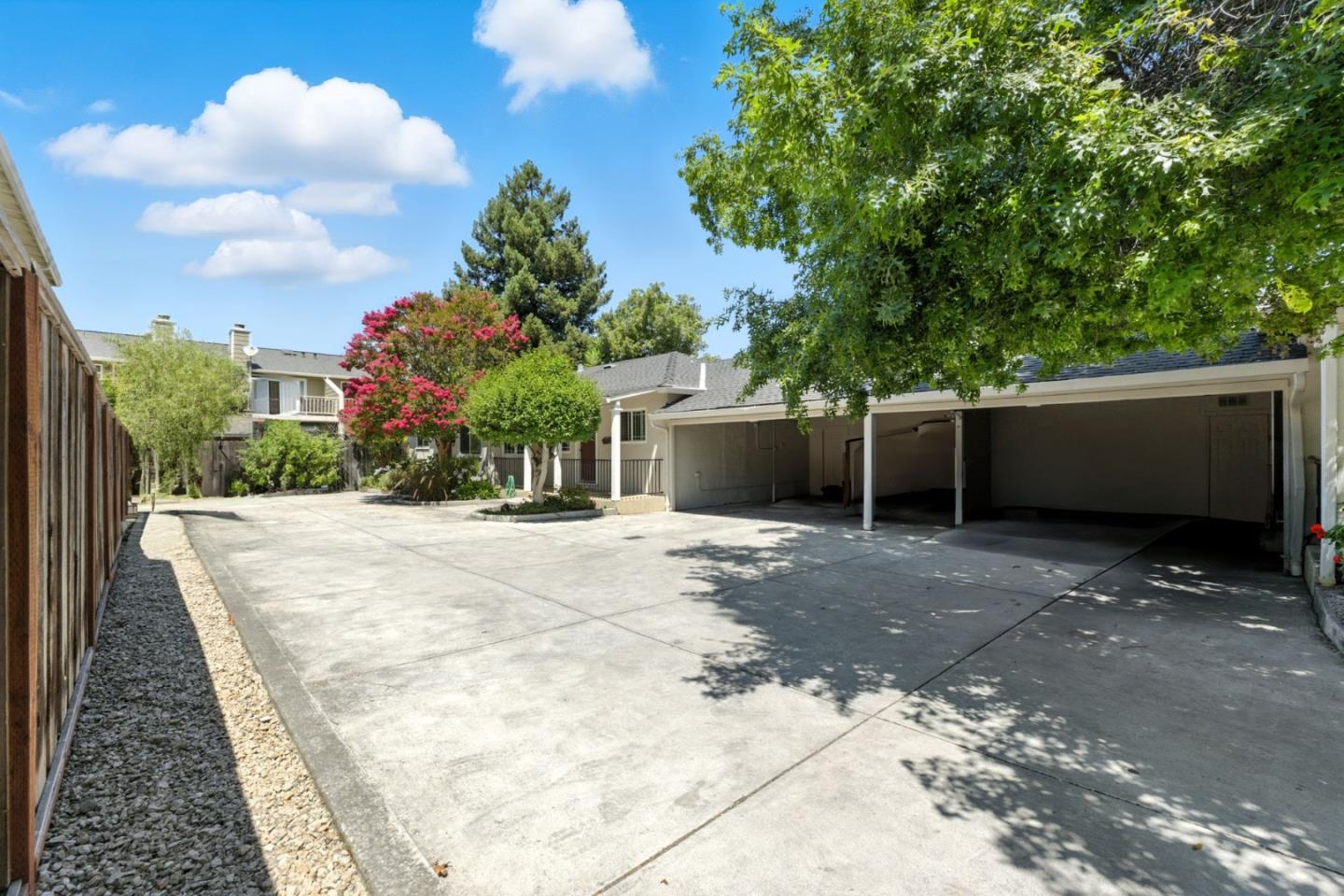 Detail Gallery Image 6 of 36 For 700 Mariposa Ave, Mountain View,  CA 94041 - – Beds | – Baths