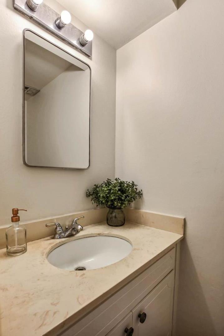 Detail Gallery Image 12 of 19 For 358 Utica Ln, San Jose,  CA 95123 - 4 Beds | 2/1 Baths