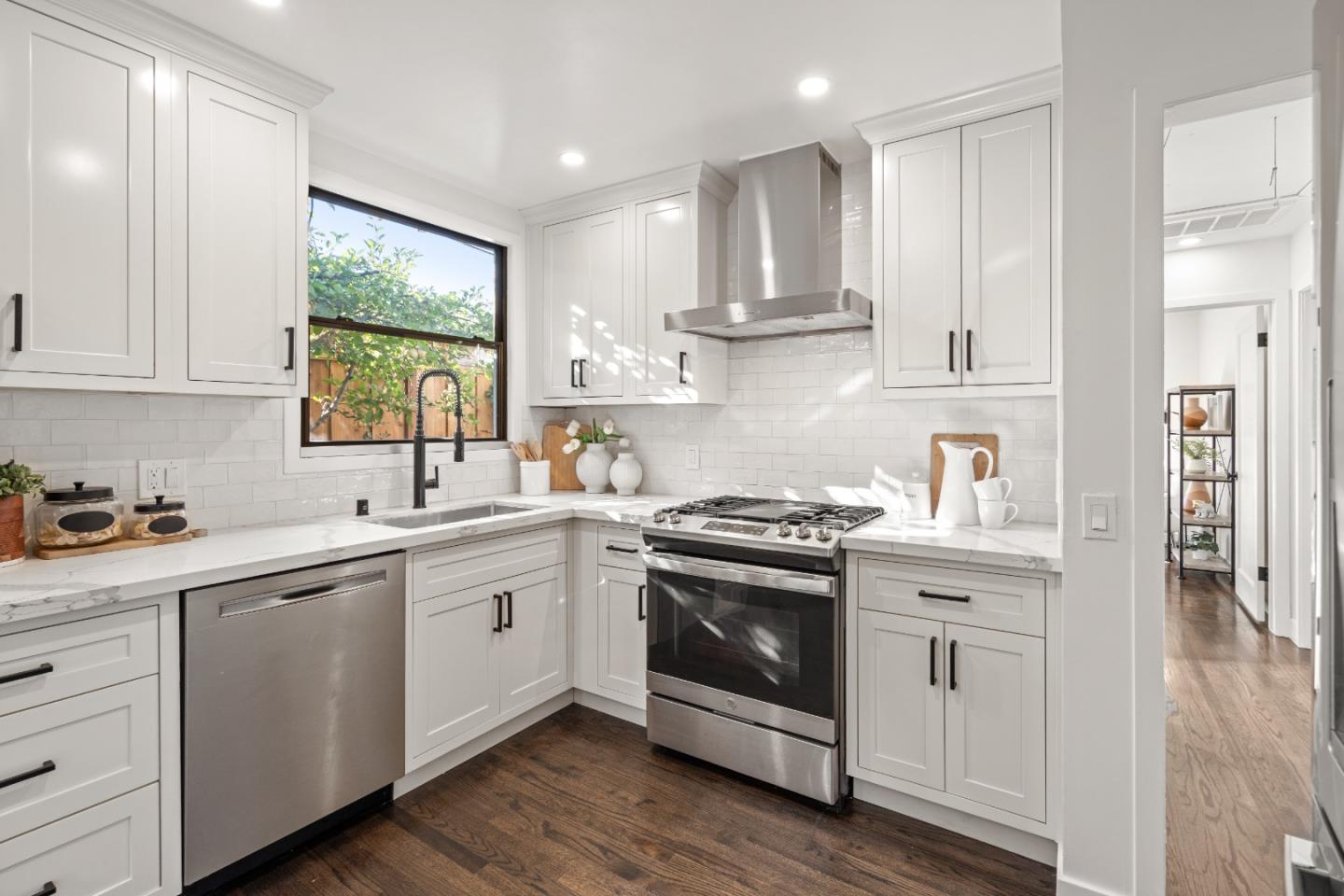 Detail Gallery Image 19 of 73 For 856 15th Ave, Menlo Park,  CA 94025 - 3 Beds | 2 Baths