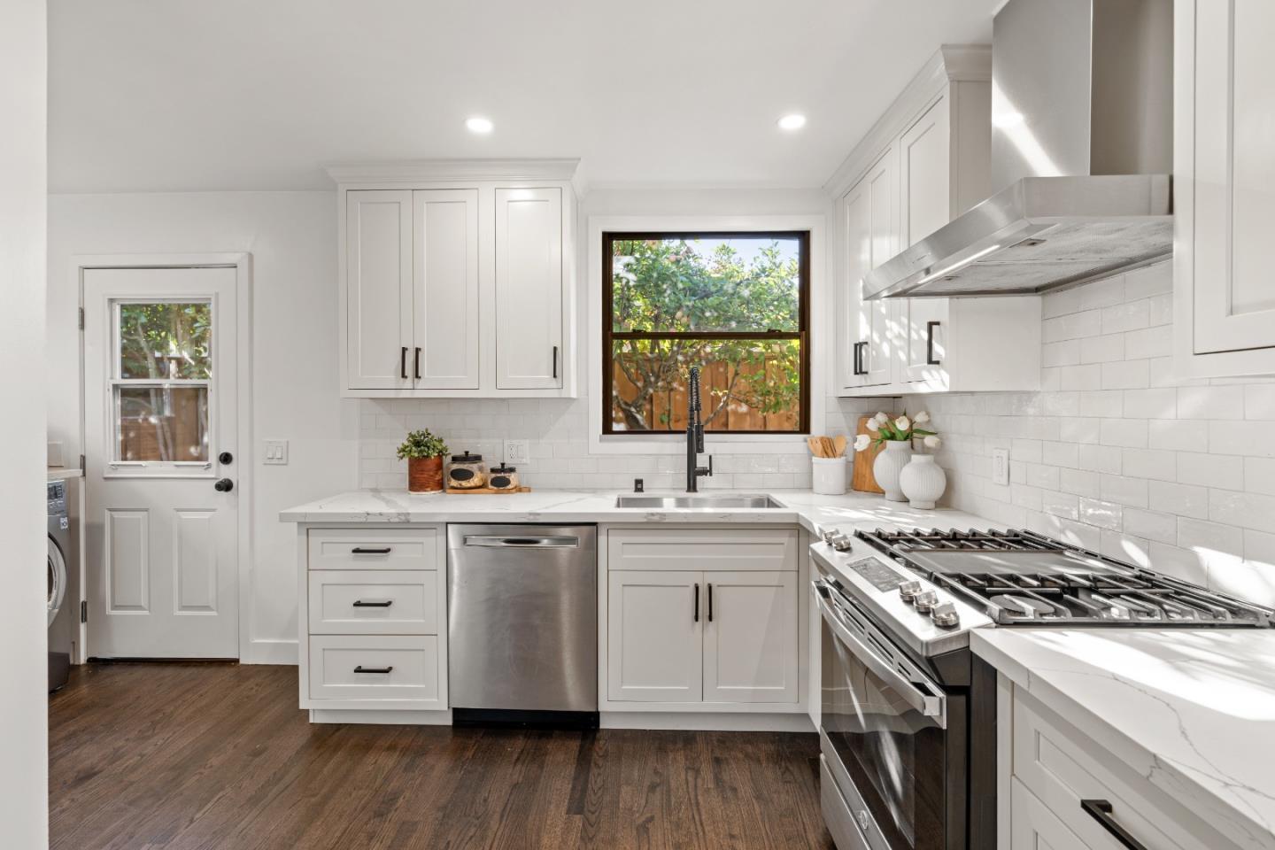 Detail Gallery Image 23 of 73 For 856 15th Ave, Menlo Park,  CA 94025 - 3 Beds | 2 Baths