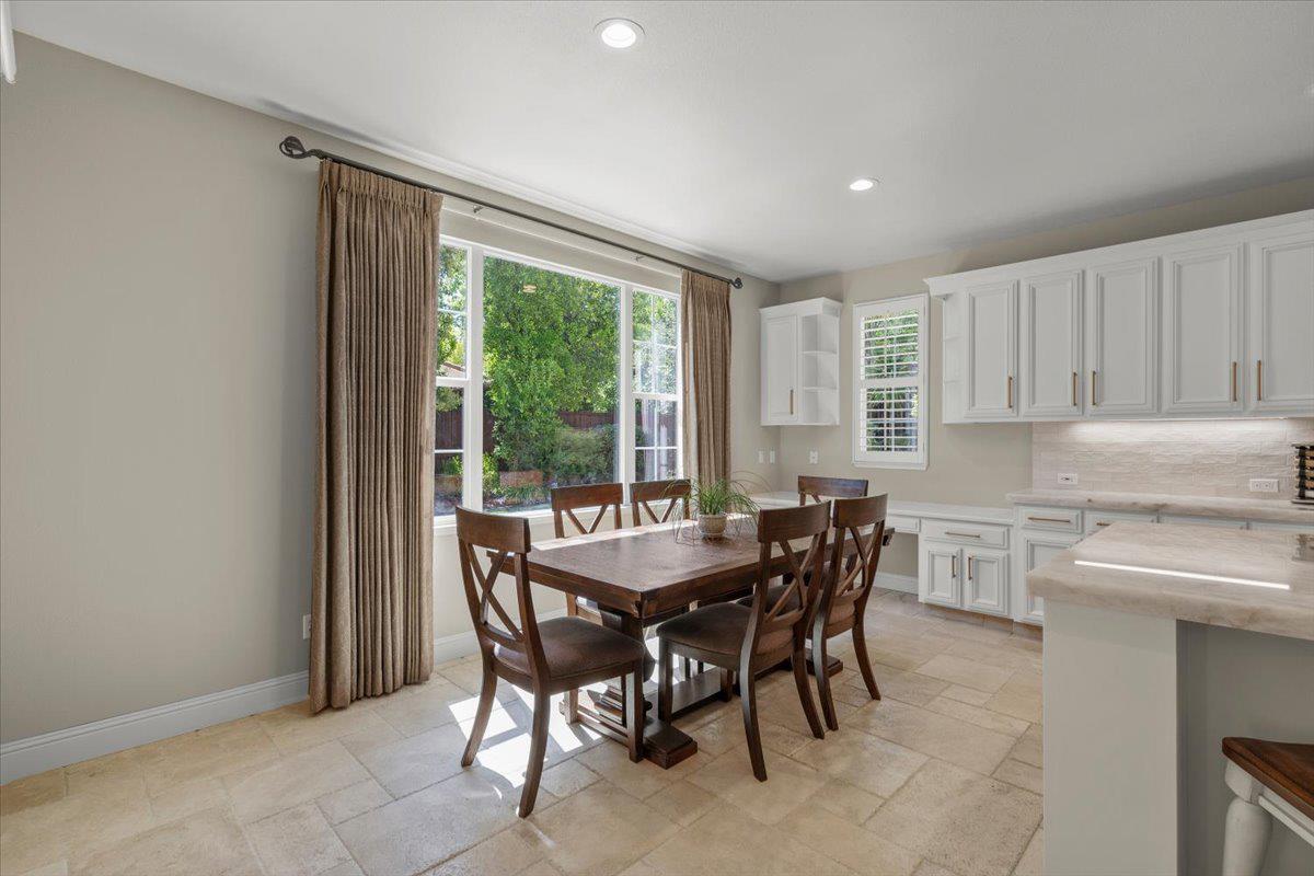 Detail Gallery Image 13 of 35 For 7532 Strath Pl, Gilroy,  CA 95020 - 4 Beds | 3 Baths