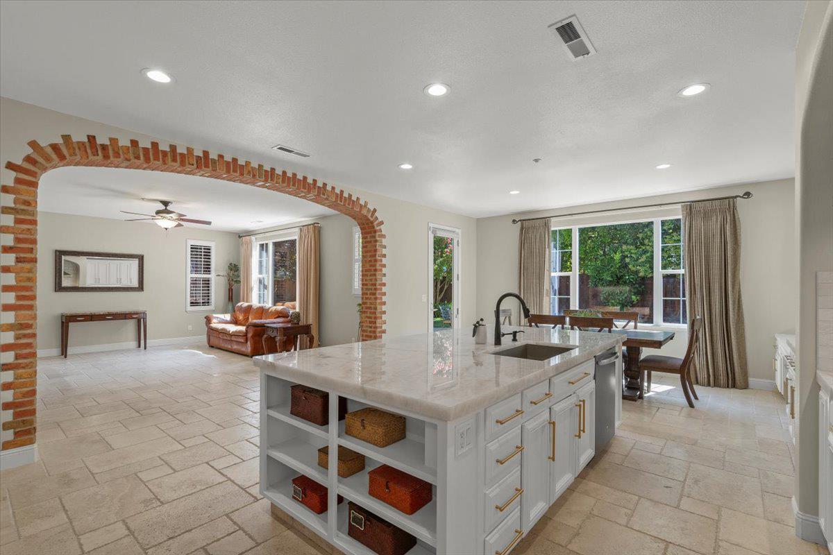 Detail Gallery Image 14 of 35 For 7532 Strath Pl, Gilroy,  CA 95020 - 4 Beds | 3 Baths