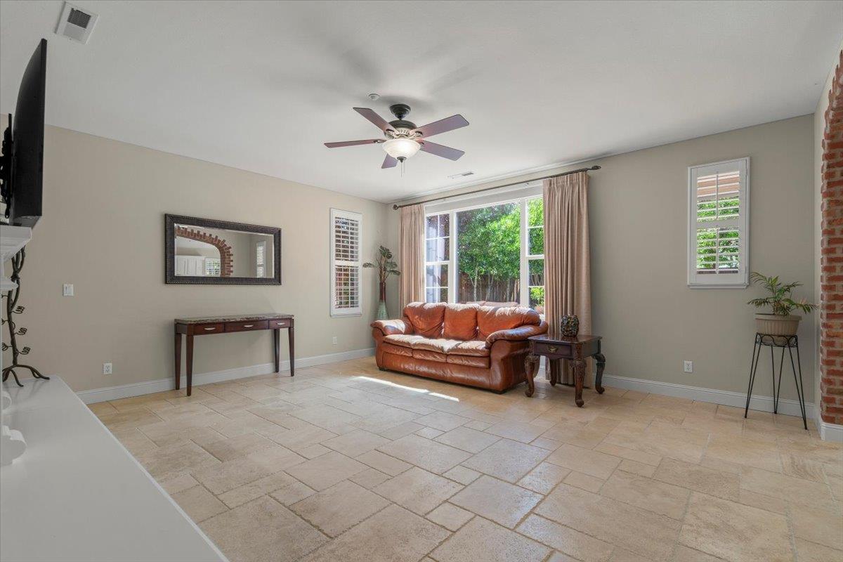 Detail Gallery Image 6 of 35 For 7532 Strath Pl, Gilroy,  CA 95020 - 4 Beds | 3 Baths