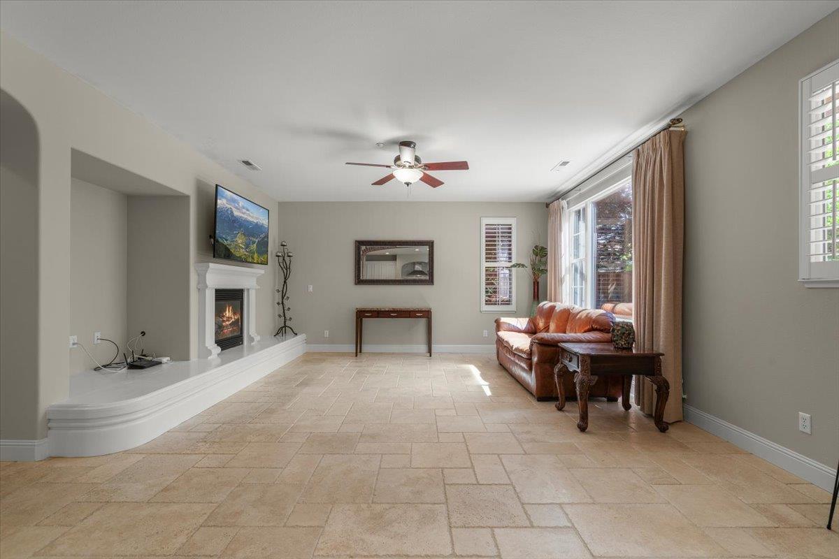 Detail Gallery Image 7 of 35 For 7532 Strath Pl, Gilroy,  CA 95020 - 4 Beds | 3 Baths