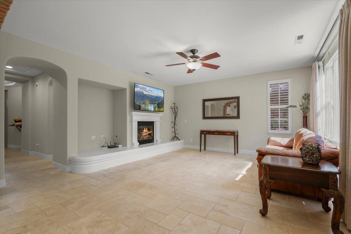 Detail Gallery Image 8 of 35 For 7532 Strath Pl, Gilroy,  CA 95020 - 4 Beds | 3 Baths