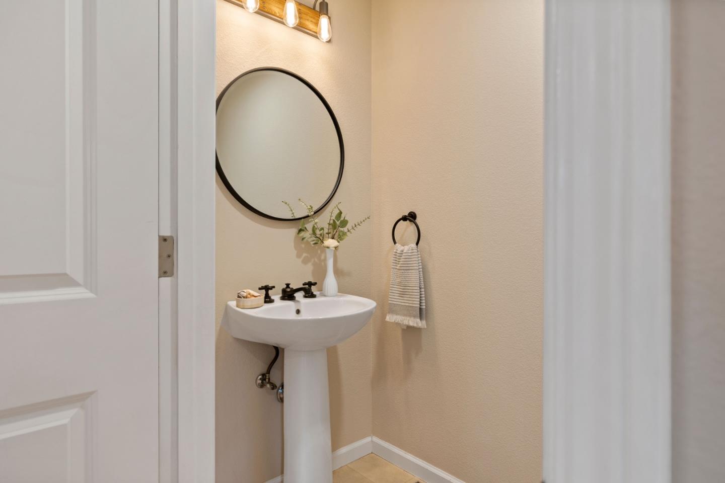 Detail Gallery Image 16 of 36 For 610 Gilroy Dr, Capitola,  CA 95010 - 2 Beds | 2/1 Baths