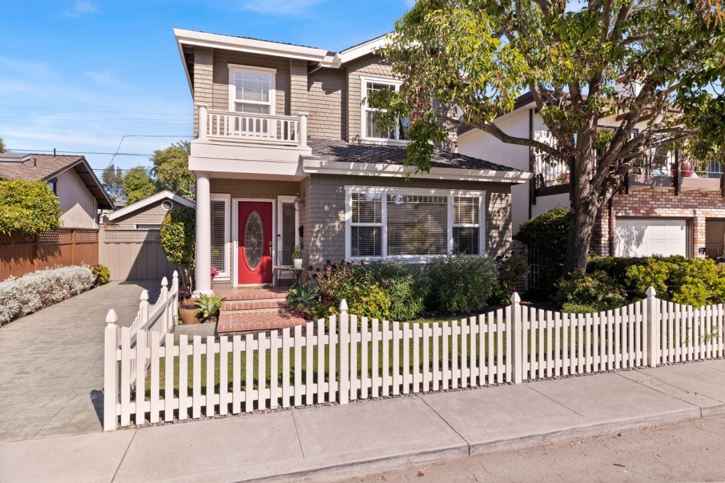 Detail Gallery Image 3 of 36 For 610 Gilroy Dr, Capitola,  CA 95010 - 2 Beds | 2/1 Baths